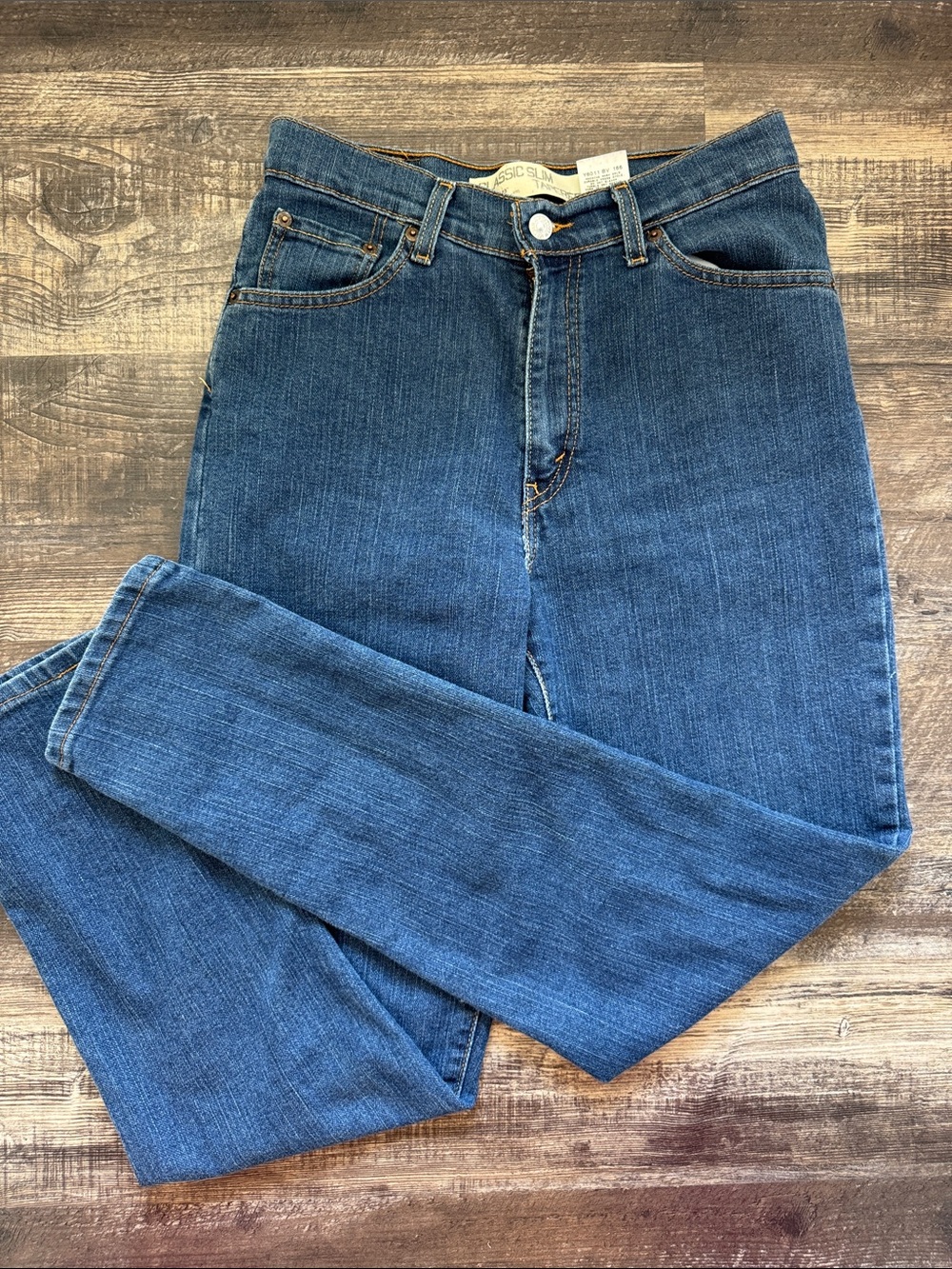 Levi's 512 Classic Slim Tapered Leg Jeans in Classic Blue Denim